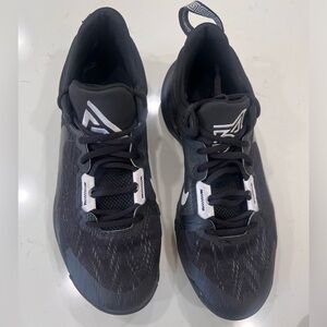 Black basketball shoes aize 9.5 mens